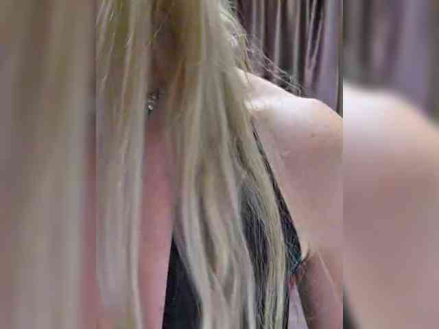 Blondi_Love webcam