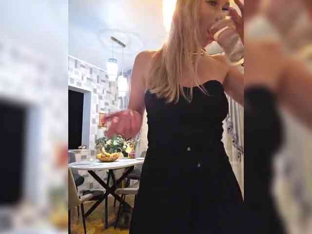 Blondi_Love webcam