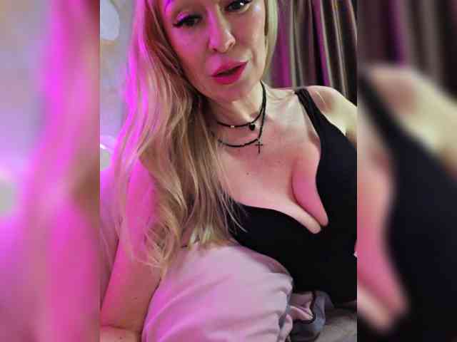 -Love-blondi webcam