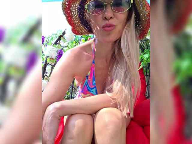 _Love-Blondi webcam