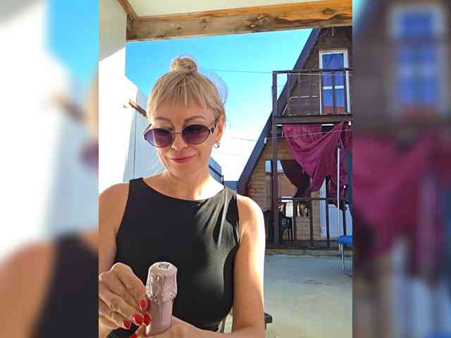 Love-Blondi webcam