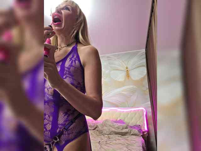 -Love-blondi webcam