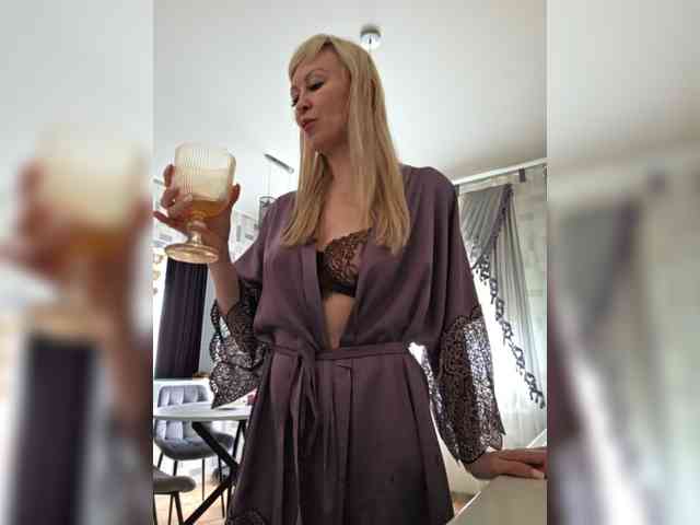 -Love-blondi webcam