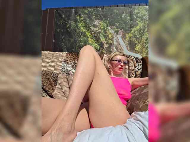 Blondi_Love webcam