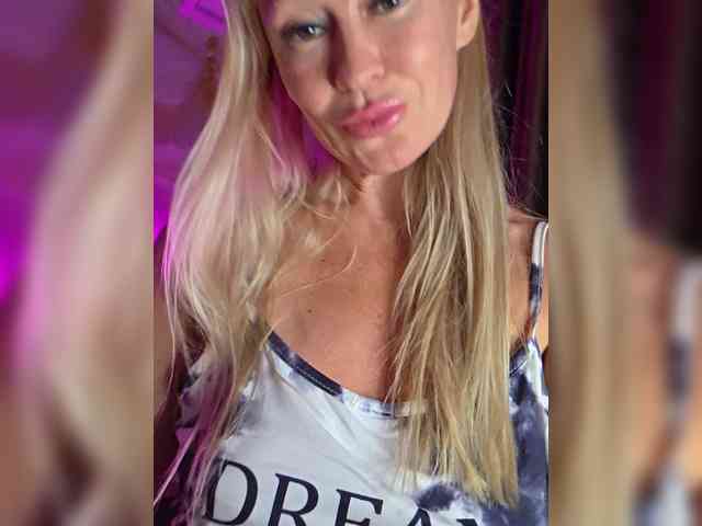 _Love-Blondi webcam