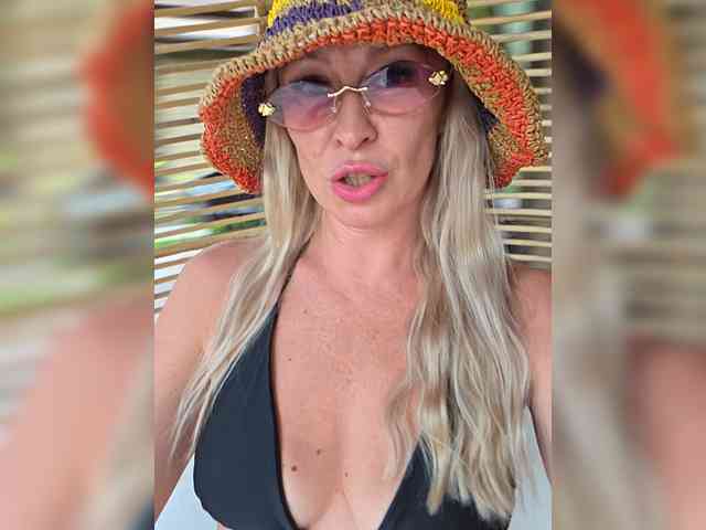 Love-Blondi webcam