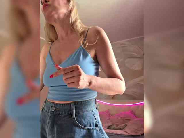 -Love-blondi webcam