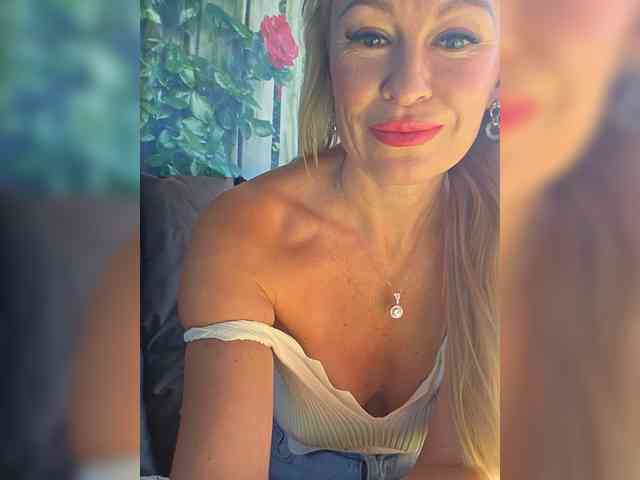 Love-Blondi webcam