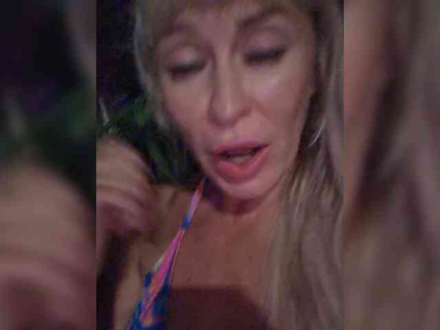 _Love-Blondi webcam