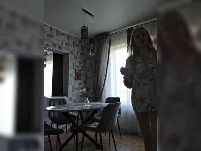 Model: -Love-blondi