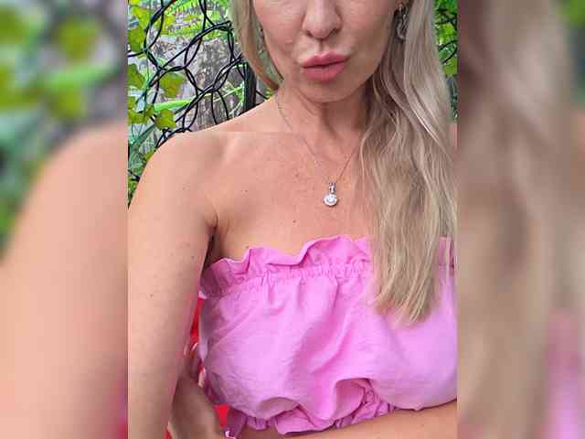 Love-Blondi webcam