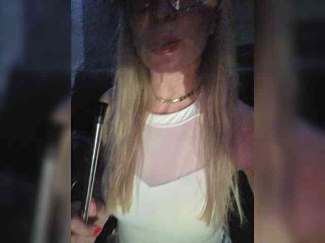 -Love-blondi webcam