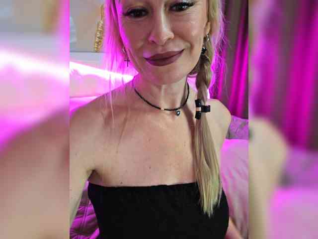 -Love-blondi webcam