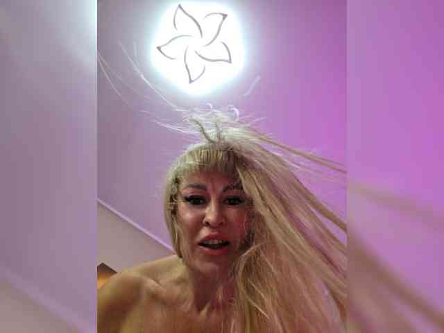 Blondi-Love webcam