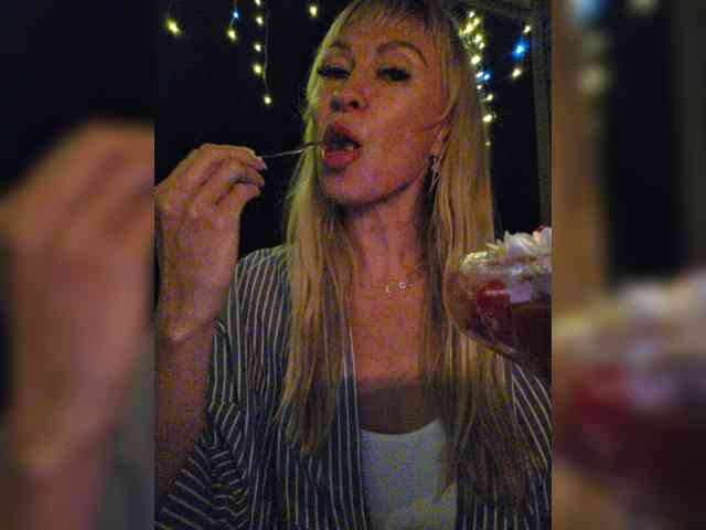 _Love-Blondi webcam
