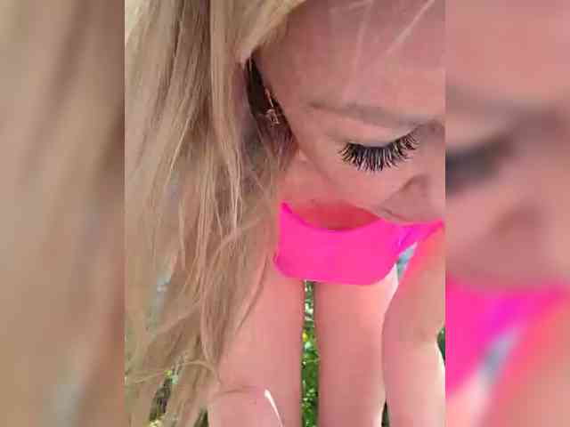 Blondi_Love webcam