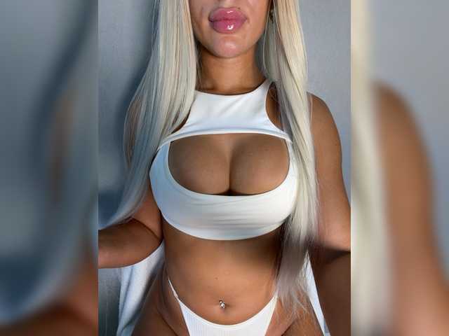 -bloondyy- live cam on BongaCams
