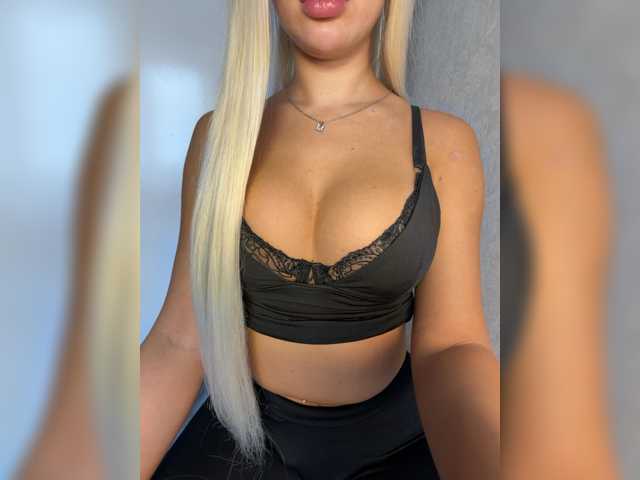 blondyy live cam on BongaCams