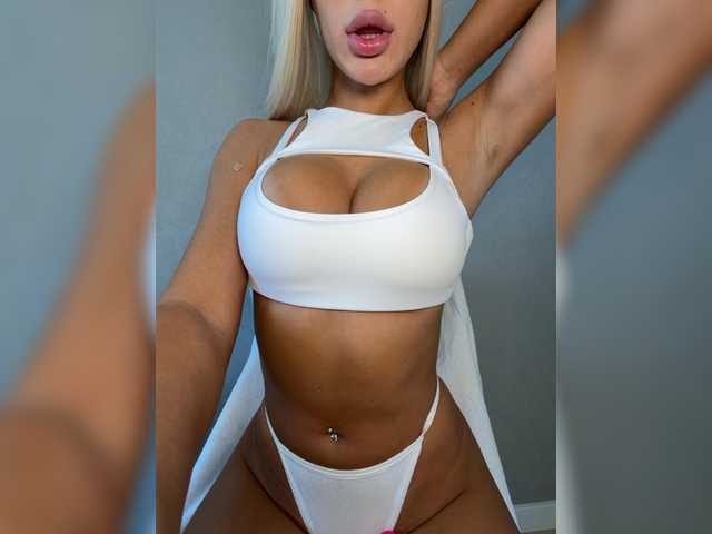 -bloondyy- live cam on BongaCams