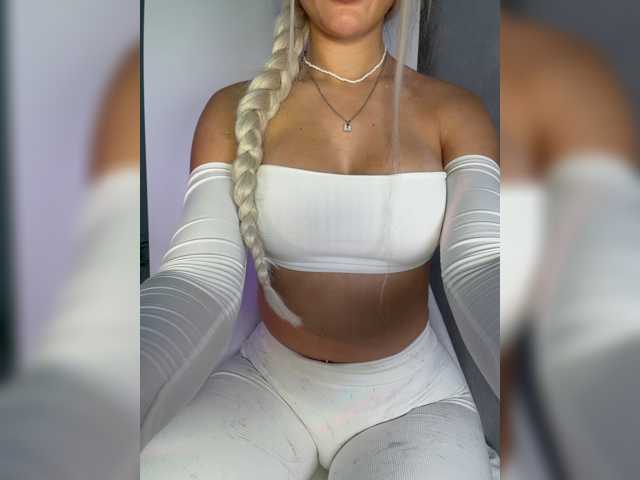 blondyy live cam on BongaCams