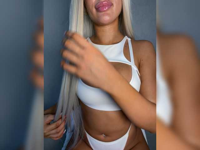 -bloondyy- live cam on BongaCams