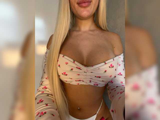 blondyy live cam on BongaCams