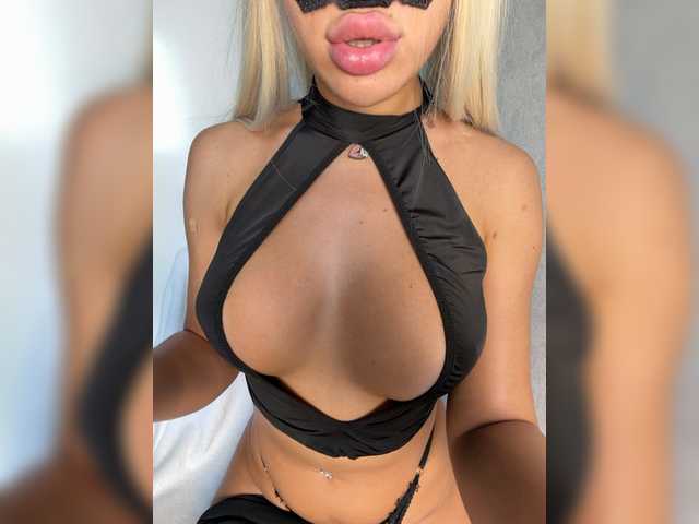 -bloondyy- live cam on BongaCams