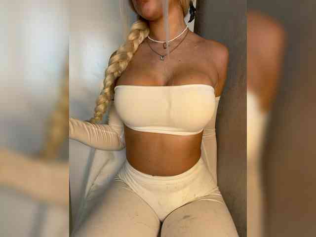 blondyy webcam