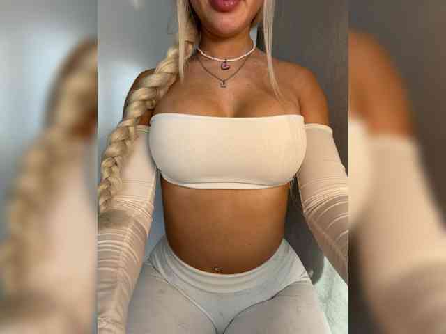 Model: blondyy