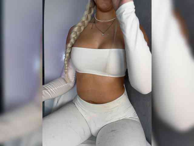 blondyy webcam