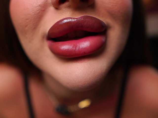 AshleysinnX live cam on BongaCams