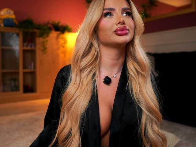 AshleysinnX live cam on BongaCams