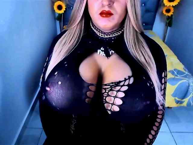 kamilabigcock