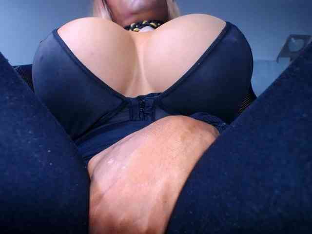 paulabigcock Live Webcam on BongaCams