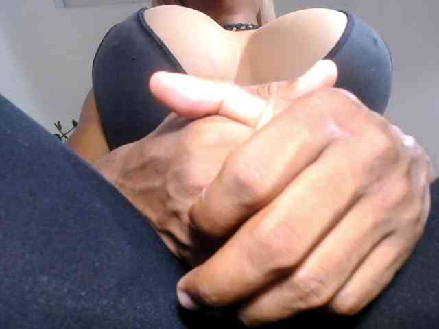 paulabigcock Live Webcam on BongaCams