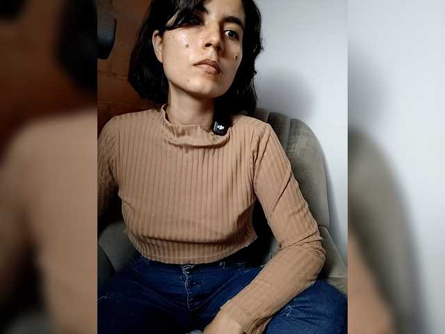 katiae Live Cam and Statistics on UnifiedCams