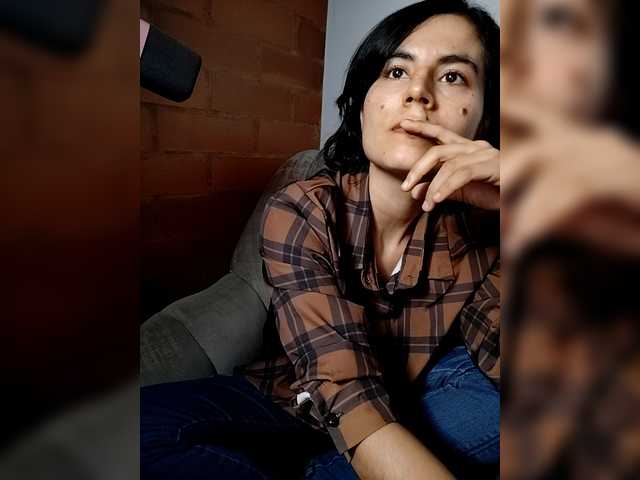 katiae's BongaCams show and profile