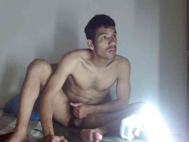 Johanylatino's cam show statistics and live stream