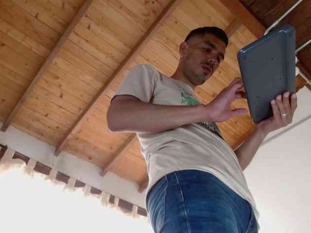 johanylatino