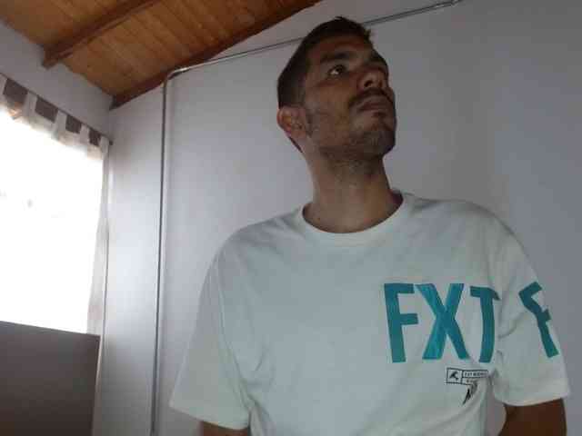 johanylatino Sex Cam Show