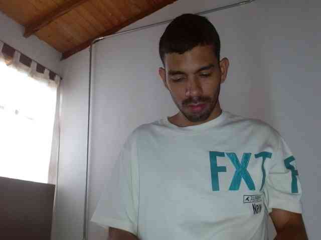 johanylatino Sex Cam Show