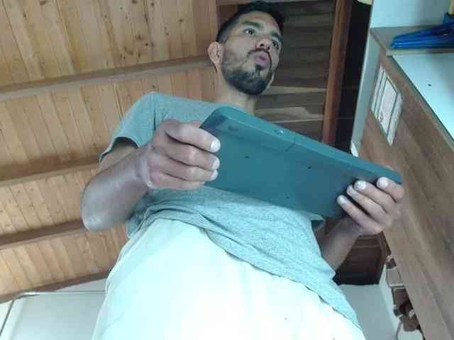 johanylatino