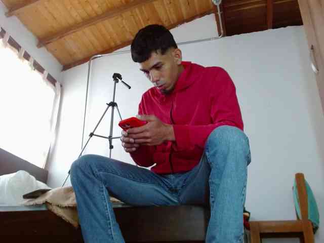 johanylatino