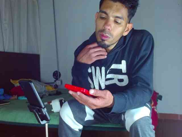 johanylatino