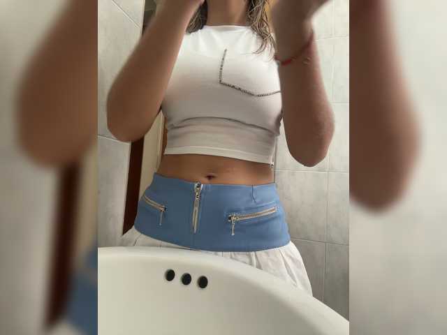 Erin- live cam on BongaCams