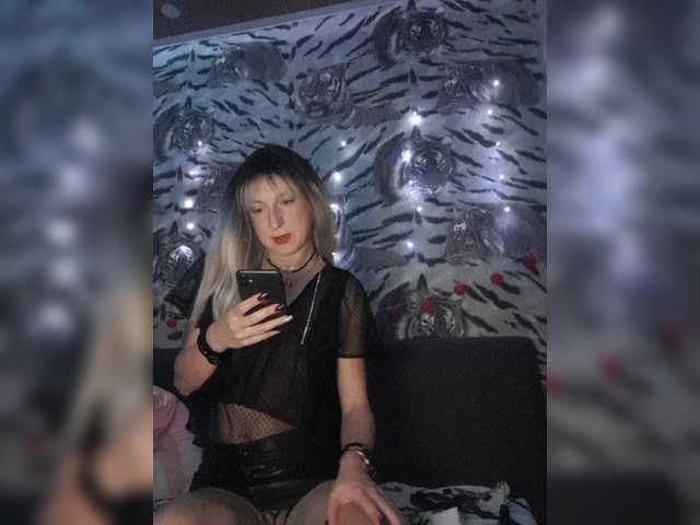 LizBetty Nude Live Sex Shows