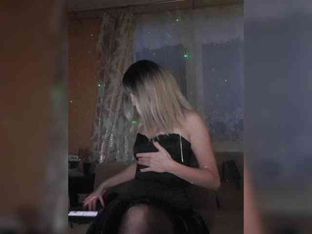 Ella-Mary webcam