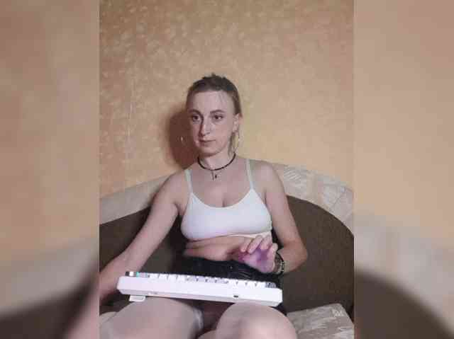 Ella-Mary webcam