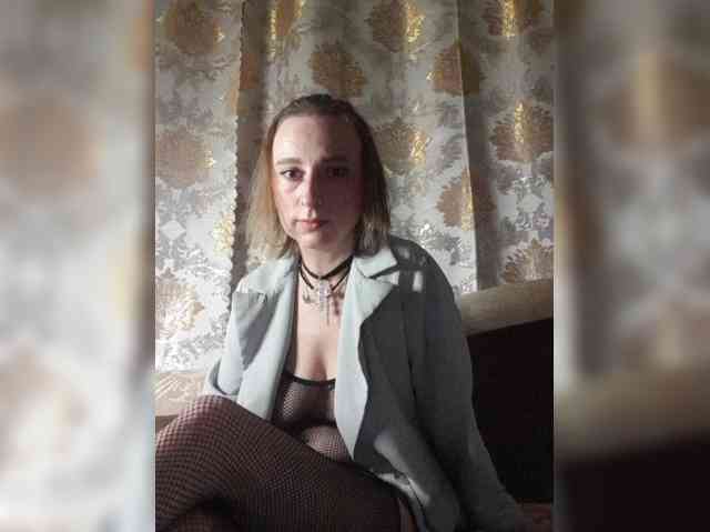Model: Ella-Mary