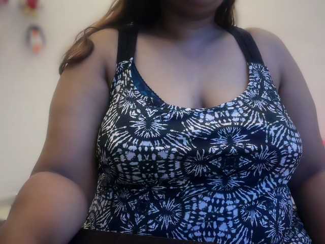 le modèle Selina_6 est en webcam porno dans un show sur le site bongacams, il possède les tags suivants: Indian,Brunette,Hairy